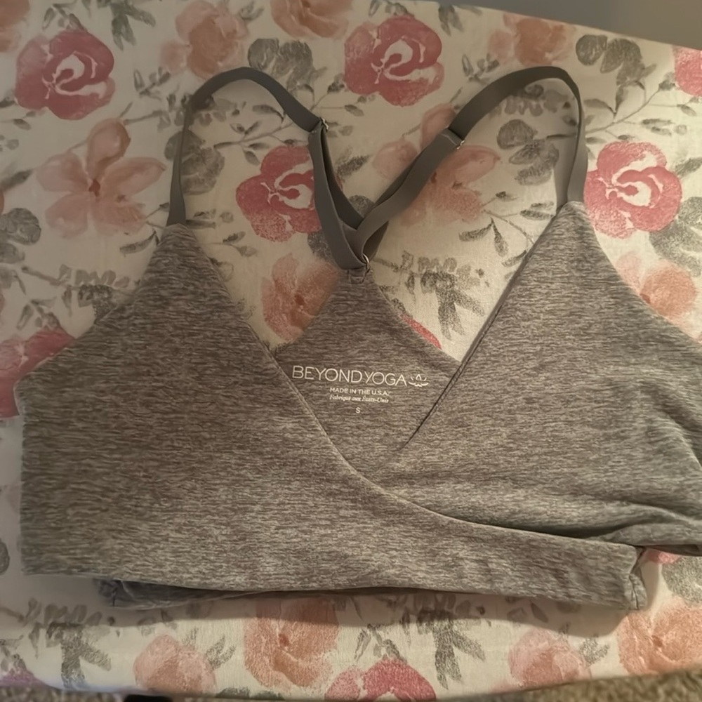 Beyond Yoga Spacedye Cross Detail Sports Bra Silver Mist Small